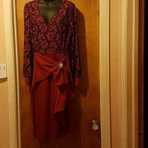 HOLIDAY SALE!!! Woman's cocktail dress w/rhinestone broach